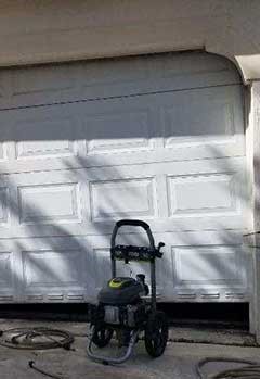 Garage Door Off Track Near Rockville Centre